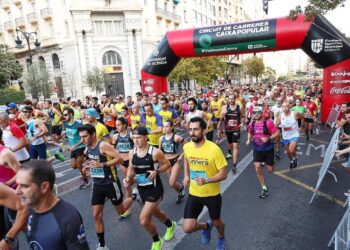 La XV Volta a Peu de les Falles pondrá el broche final al XX Circuit Caixa Popular de Carreres Ciutat de Valencia