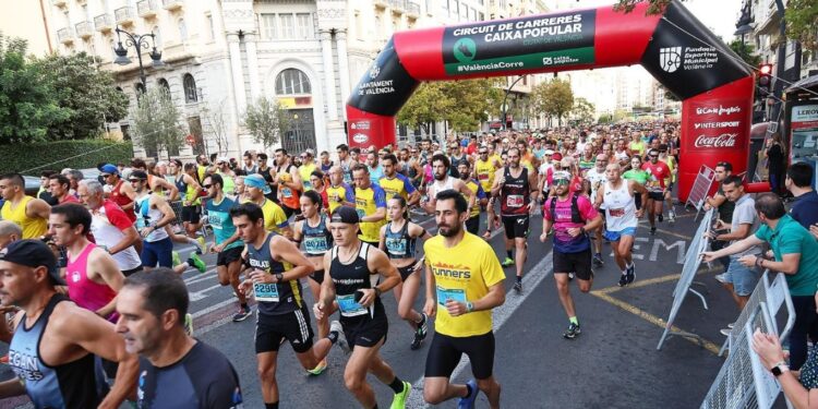 La XV Volta a Peu de les Falles pondrá el broche final al XX Circuit Caixa Popular de Carreres Ciutat de Valencia