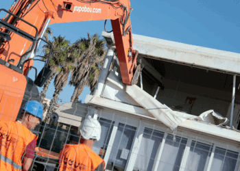 Valencia moderniza su fachada marítima con la renovación de los restaurantes de la Malva-rosa