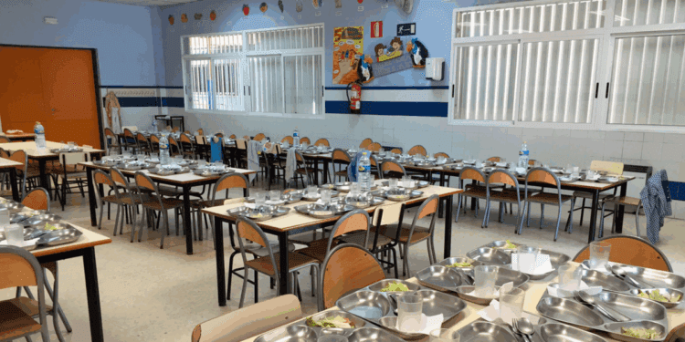 El Ayuntamiento amplía en 1,6 millones las ayudas al comedor escolar para el curso 2025-2026 1 1017 Menjador Fernandode los Rios 1 scaled 1
