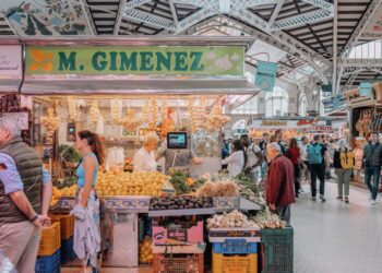 Valencia reúne a los mercados tradicionales de toda España en su congreso anual, con la mirada puesta en la solidaridad durante la DANA 15 1023 Mercat Central