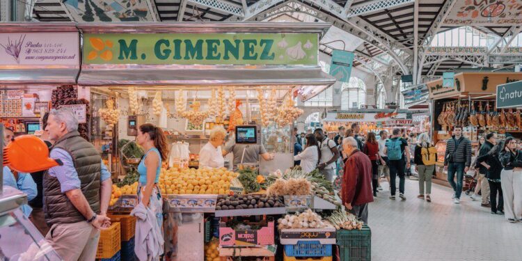 Valencia reúne a los mercados tradicionales de toda España en su congreso anual, con la mirada puesta en la solidaridad durante la DANA 1 1023 Mercat Central