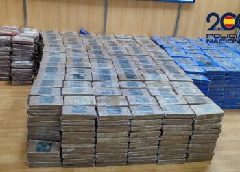 6 detenidos e intervenidas casi dos toneladas de cocaína tras el seguimiento de un camión desde el puerto de Valencia 1 6 detenidos e intervenidas casi dos toneladas de cocaína tras el seguimiento de un camión desde el puerto de Valencia