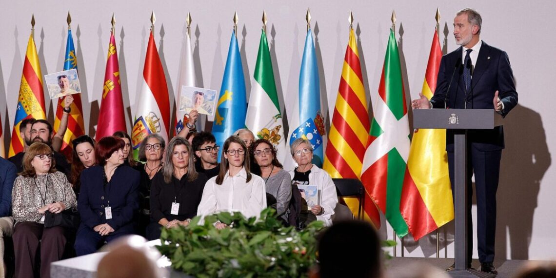 Un acto homenaje frío, montado por Moncloa y muy planificado para la foto y las cámaras 1 Un acto homenaje frío, montado por Moncloa con decenas de fallos y muy planificado para la foto y las cámaras