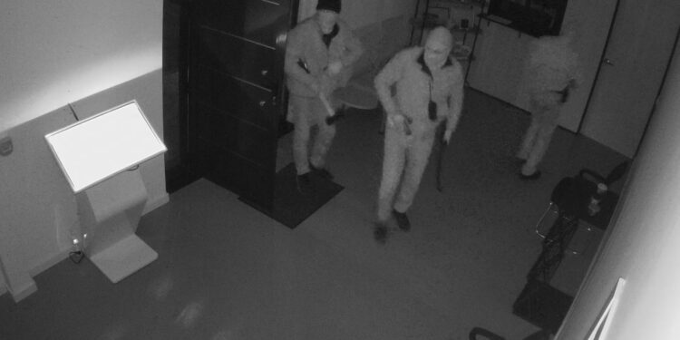 Detenidas siete personas por cometer 20 robos en establecimientos y empresas de Castellón y Valencia 1 Detenidas siete personas por cometer 20 robos en establecimientos y empresas de Castellón y Valencia