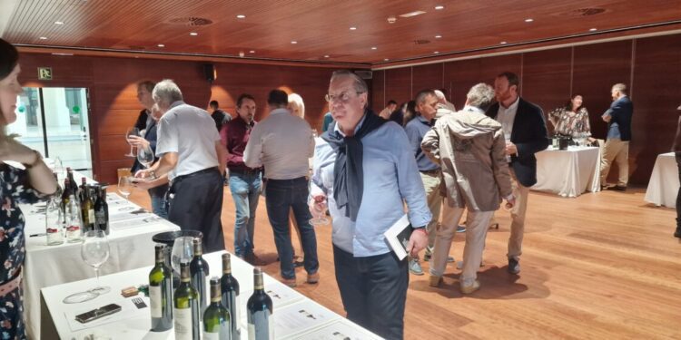 Showroom de grandes Châteaux de Burdeos: una cita con la élite del vino francés 1 20251013 140451 scaled 1