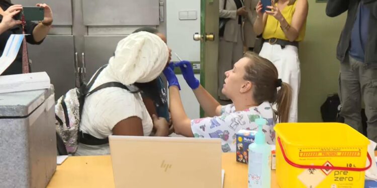 Sanidad inicia la campaña de vacunación contra la gripe y el VRS en los colectivos más vulnerables 1 Sanidad inicia la campaña de vacunación contra la gripe y el VRS en los colectivos más vulnerables