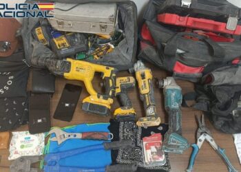 Un policía fuera de servicio sorprende a tres hombres robando en un edificio de Alzira 14 33b7f45d c397 4e5a 97f7 de5cfd31537a 16 9 aspect ratio 1600w 0 scaled 1