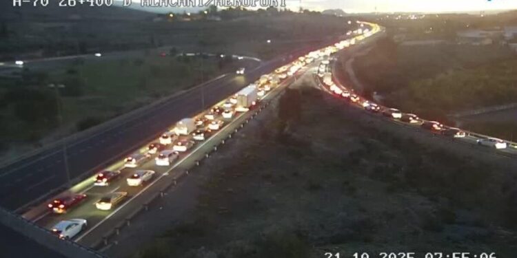 Monumental atasco en la A-70 por un accidente en Torrellano: hasta nueve kilómetros de retención 1 354dd5f6 895e 496e 8d03 2d327152d58d 16 9 aspect ratio default 0 scaled 1