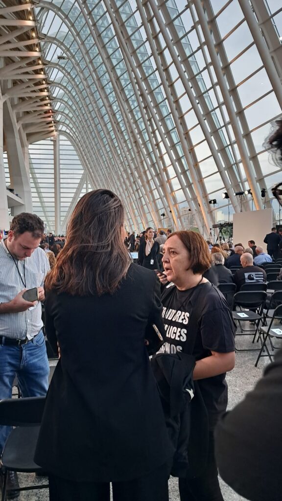 Fuerte tensión en el comienzo del acto de homenaje a las víctimas 5 3bd458cd 049e 4d70 99c5 5e143d667844