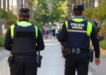 La rápida actuación de la Policía Local de Torrent salva la vida de un bebé de pocas semanas