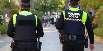 La rápida actuación de la Policía Local de Torrent salva la vida de un bebé de pocas semanas