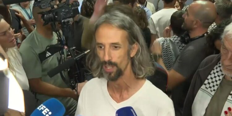 Juan Bordera denuncia agresiones tras su detención en Israel: “Me golpearon en las costillas como no me habían golpeado desde los quince años” 1 Juan Bordera denuncia agresiones tras su detención en Israel: “Me golpearon en las costillas como no me habían golpeado desde los quince años”