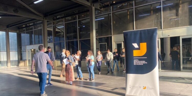 Miles de aspirantes se examinan del oral de valenciano de la Junta Qualificadora 1 6234f19b 8829 4ee3 90f9 4fc129d601b2 16 9 aspect ratio 1600w 0 scaled 1