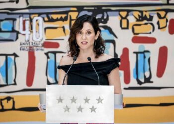 Ayuso evita respaldar la continuidad de Mazón y carga contra el Gobierno central por la gestión de la DANA 14 AA1P7Xc7