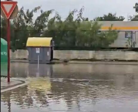 Las lluvias seguirán esta noche y mañana. 160 litros acumulan en El Genovés y 150 en Bàrig 1 Las lluvias seguirán esta noche y mañana. 160 litros acumulan en El Genovés y 150 en Bàrig