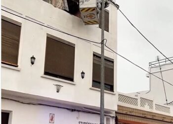 Lluvias: La Policía recomienda no transitar por el jardín del Turia ni por el Saler y los bomberos actúan en La Punta por caída de fachada 1 Lluvias: La Policía recomienda no transitar por el jardín del Turia ni por el Saler y los bomberos actúan en La Punta por caída de fachada