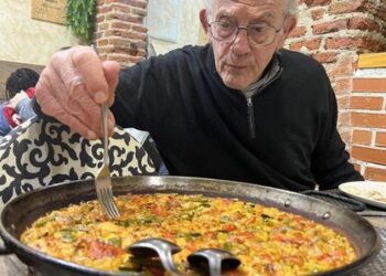 La paella cuántica de Christopher Lloyd: Doc Brown descubre el arroz al dente en pleno 2025