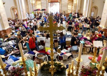 Cáritas Valencia rinde homenaje a los voluntarios y colaboradores que ayudaron en la DANA 14 Cáritas Valencia rinde homenaje este lunes a los voluntarios y colaboradores que ayudaron en la DANA