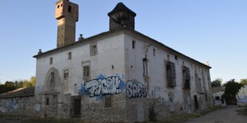 La alquería histórica de Falcó en Valencia, reflejo de la "Valencia de cristal" frente a la gestión institucional.