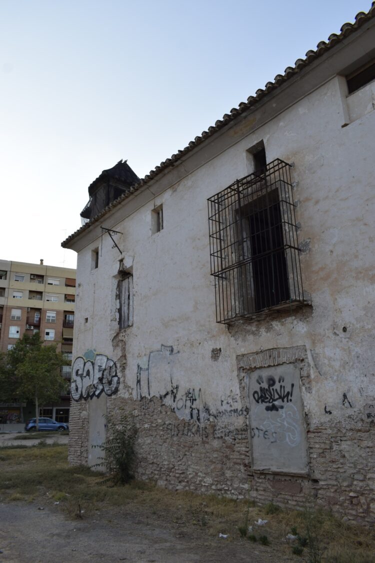 El Ayuntamiento de Valencia acumula más de un año y medio de retrasos en la rehabilitación de la Alquería de Falcó