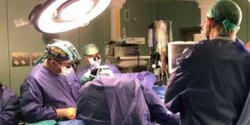 Vithas Valencia Consuelo, único hospital privado de la C. Valenciana que realiza una compleja cirugía de cáncer de esófago que combina toracoscopia y laparoscopia