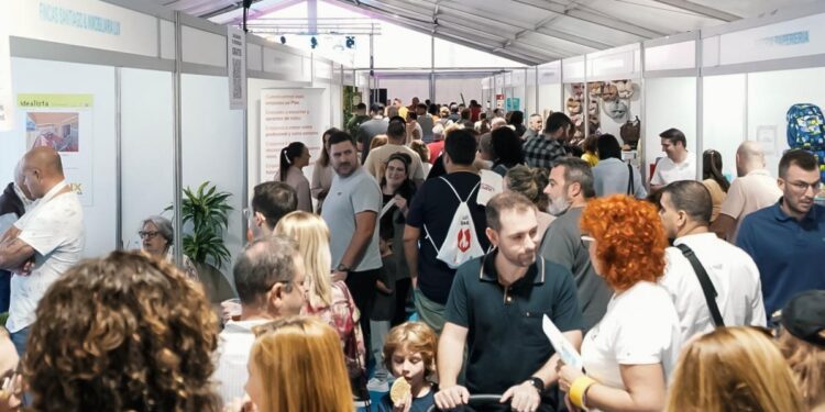 Éxito rotundo en la I Feria Outlet de Cullera: más de 60.000 visitantes impulsan el comercio local 1 Fira Outlet Cullera 1 1