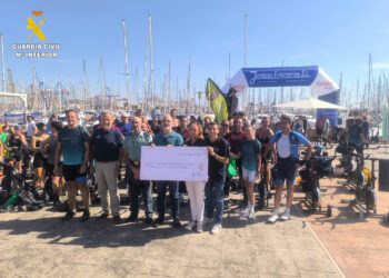 La Guardia Civil pedalea en favor de la Fundación Infantil Ronald McDonald