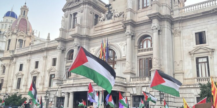 Más de 10.000 personas marchan en Valencia para exigir el embargo total de armas y el fin de las relaciones con Israel
