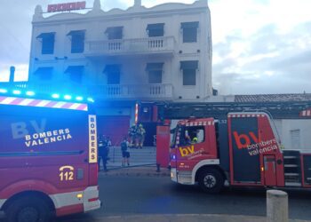Incendio en la Discoteca Room en Cruz Cubierta esta mañana que destroza la cabina del DJ