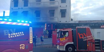 Incendio en la Discoteca Room en Cruz Cubierta esta mañana que destroza la cabina del DJ