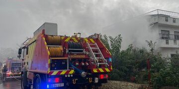 Un rayo provoca un incendio en una vivienda de Onda