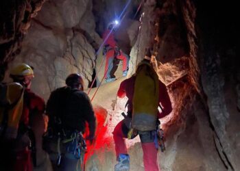 Rescatado con éxito un hombre atrapado más de cuatro horas en una cueva de Borriol 13 G4jpkZcWUAEUpKN