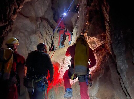Rescatado con éxito un hombre atrapado más de cuatro horas en una cueva de Borriol 1 G4jpkZcWUAEUpKN