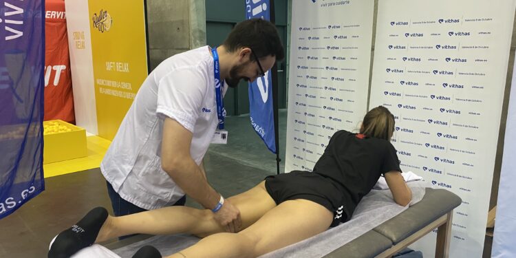 Vithas participa en la Expo 21K Feria Valencia con motivo del Medio Maratón Valencia Trinidad Alfonso Zurich 1 Vithas participa en la Expo 21K Feria Valencia con motivo del Medio Maratón Valencia Trinidad Alfonso Zurich