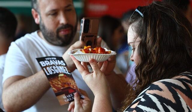 Timoteo y Casa Bravo se alzan con el premio a las mejores patatas bravas de Valencia 1 Imagen de WhatsApp 2025 10 20 a las 07.39.09 3ba23c5d