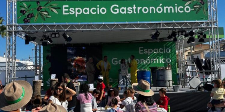 Éxito de participación en Feria del Aceite de Enguera 1 Imagen de WhatsApp 2025 10 20 a las 09.17.20 1b56758b scaled 1