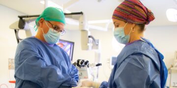 Las hernias discales son una de las principales causas de dolor lumbar y cervical en adultos