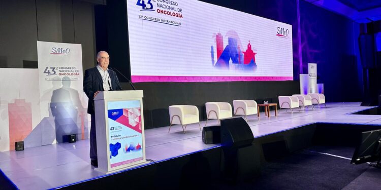 El Dr. Larrea, jefe de la Unidad de Oncología Radioterápica de Vithas Valencia Consuelo, participa en el 43º Congreso de Oncología en México
