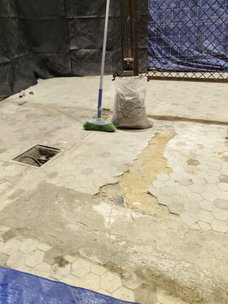 Mercado Central : Daños al Patrimonio Permitidos 4 Mercado Central suelo roto