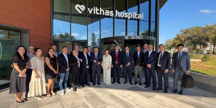 Vithas firma un acuerdo de colaboración con la Federación de Asociaciones Chinas en la Comunidad Valenciana 1 Vithas firma un acuerdo de colaboración con la Federación de Asociaciones Chinas en la Comunidad Valenciana