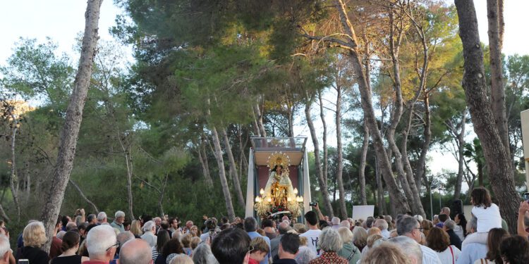 La Virgen de los Desamparados visita las pedanías valencianas de El Saler y Pinedo 1 La imagen peregrina de la Virgen de los Desamparados visita las pedanías valencianas de El Saler y Pinedo