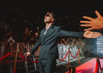 Fiebre por Quevedo en Valencia: centenares de fans hacen cola en el Roig Arena para su último concierto de gira