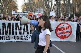 "Huelgas" estudiantiles: el término y el fondo"