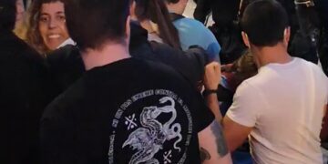 Cargas policiales contra los manifestantes pro Palestinos que rodean el Roig Arena