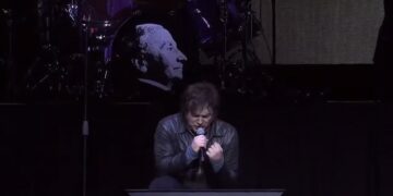 Milei lanza su libro con un controvertido concierto de rock en Buenos Aires que incluye "Libre" de Nino Bravo