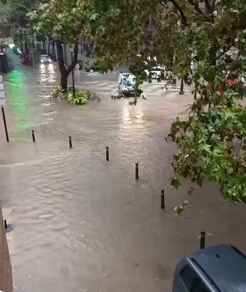 135 litros acumulan esta mañana en una Gandía ya inundada 1 135 litros acumulan esta mañana en una Gandía ya inundada
