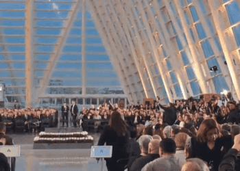 Fuerte tensión en el comienzo del acto de homenaje a las víctimas 14 Fuerte tensión en el comienzo del acto de homenaje a las víctimas