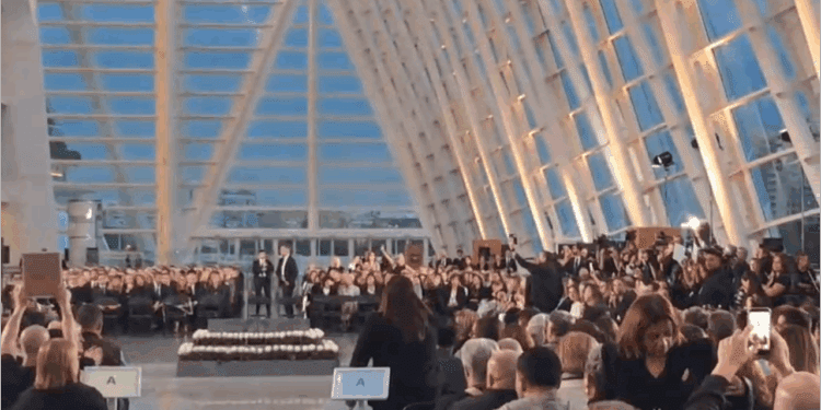 Fuerte tensión en el comienzo del acto de homenaje a las víctimas 1 Fuerte tensión en el comienzo del acto de homenaje a las víctimas