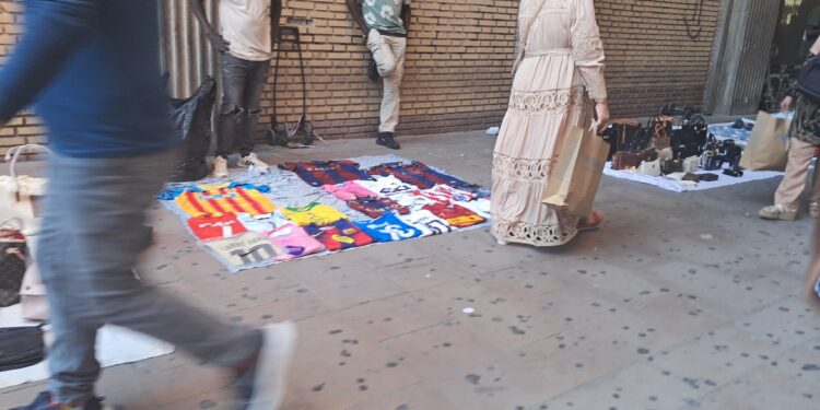 El nuevo centro comercial del top manta que Catalá permite en el Pasaje Doctor Serra